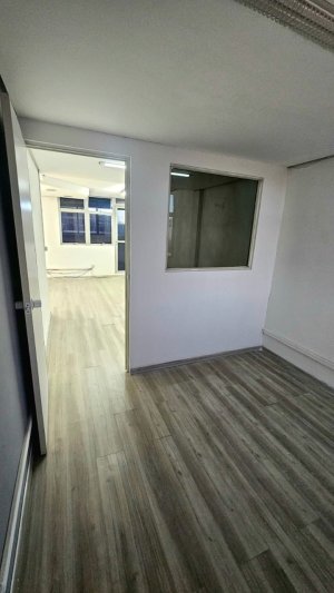 Sala Comercial com 60m² no bairro Navegantes em Porto Alegre para Alugar