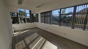 Sala Comercial com 60m² no bairro Navegantes em Porto Alegre para Alugar