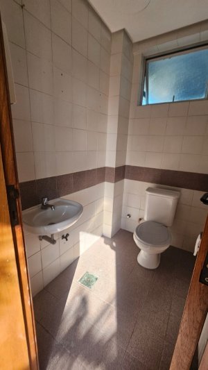 Sala Comercial com 60m² no bairro Navegantes em Porto Alegre para Alugar