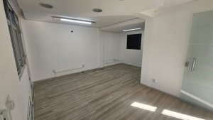 Sala Comercial com 60m² no bairro Navegantes em Porto Alegre para Alugar