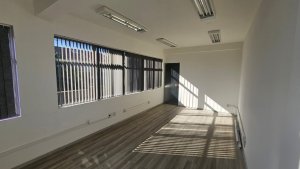 Sala Comercial com 60m² no bairro Navegantes em Porto Alegre para Alugar