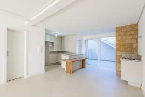 Casa com 195m², 3 dormitórios no bairro Jardim Europa em Porto Alegre para Alugar