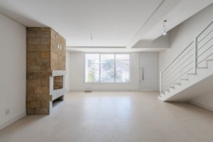 Casa com 195m², 3 dormitórios no bairro Jardim Europa em Porto Alegre para Alugar