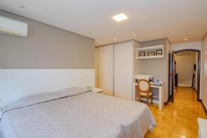 Casa com 173m², 4 dormitórios no bairro Santa Cecília em Porto Alegre para Alugar