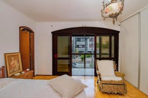 Casa com 173m², 4 dormitórios no bairro Santa Cecília em Porto Alegre para Alugar