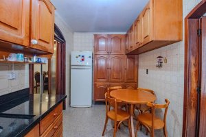 Casa com 173m², 4 dormitórios no bairro Santa Cecília em Porto Alegre para Alugar