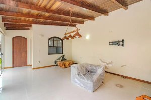 Casa com 173m², 4 dormitórios no bairro Santa Cecília em Porto Alegre para Alugar