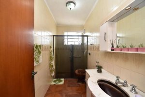 Casa com 220m², 6 dormitórios no bairro Sarandi em Porto Alegre para Alugar