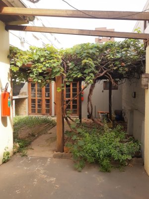 Casa comercial com 300m² no bairro Petrópolis em Porto Alegre para Alugar