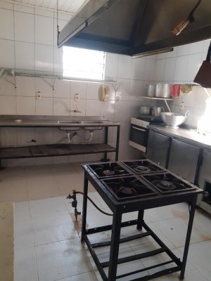 Casa comercial com 300m² no bairro Petrópolis em Porto Alegre para Alugar