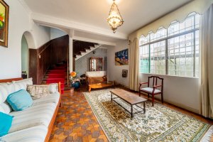 Casa com 260m², 3 dormitórios no bairro Petrópolis em Porto Alegre para Alugar