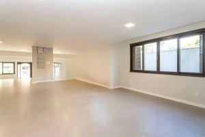 Casa comercial com 349m² no bairro São João em Porto Alegre para Alugar