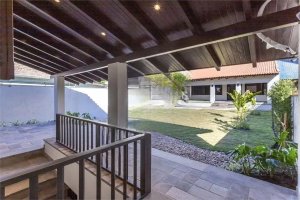 Casa comercial com 349m² no bairro São João em Porto Alegre para Alugar