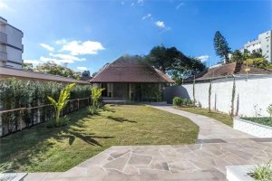 Casa comercial com 349m² no bairro São João em Porto Alegre para Alugar