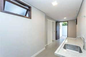 Casa comercial com 349m² no bairro São João em Porto Alegre para Alugar