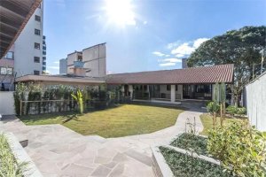 Casa comercial com 349m² no bairro São João em Porto Alegre para Alugar