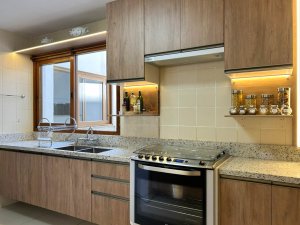 Apartamento com 280m², 5 dormitórios no bairro Petrópolis em Porto Alegre para Alugar