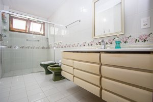 Apartamento com 280m², 5 dormitórios no bairro Petrópolis em Porto Alegre para Alugar