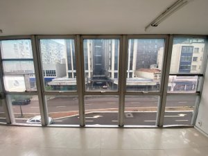 Sala Comercial com 70m² no bairro Moinhos de Vento em Porto Alegre para Alugar