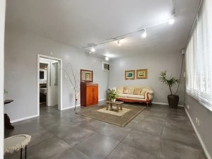 Casa com 223m², 3 dormitórios no bairro Três Figueiras em Porto Alegre para Alugar