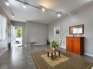 Casa com 223m², 3 dormitórios no bairro Três Figueiras em Porto Alegre para Alugar