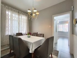 Casa com 223m², 3 dormitórios no bairro Três Figueiras em Porto Alegre para Alugar