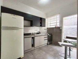 Casa com 223m², 3 dormitórios no bairro Três Figueiras em Porto Alegre para Alugar