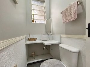 Casa com 223m², 3 dormitórios no bairro Três Figueiras em Porto Alegre para Alugar