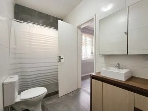 Casa com 223m², 3 dormitórios no bairro Três Figueiras em Porto Alegre para Alugar