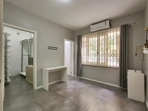 Casa com 223m², 3 dormitórios no bairro Três Figueiras em Porto Alegre para Alugar