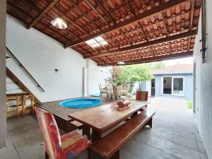 Casa com 223m², 3 dormitórios no bairro Três Figueiras em Porto Alegre para Alugar