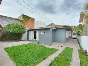 Casa com 223m², 3 dormitórios no bairro Três Figueiras em Porto Alegre para Alugar