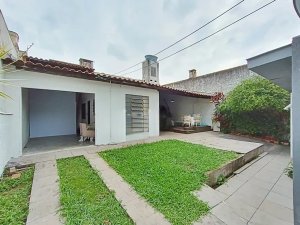 Casa com 223m², 3 dormitórios no bairro Três Figueiras em Porto Alegre para Alugar