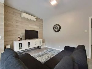 Casa com 223m², 3 dormitórios no bairro Três Figueiras em Porto Alegre para Alugar