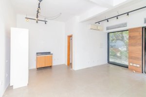 Prédio Comercial com 200m² no bairro Menino Deus em Porto Alegre para Alugar