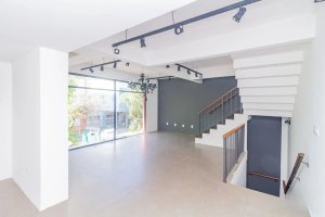 Prédio Comercial com 200m² no bairro Menino Deus em Porto Alegre para Alugar