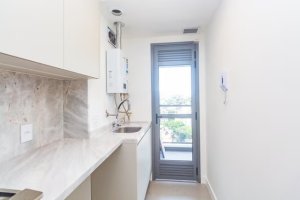 Apartamento com 93m², 3 dormitórios no bairro Passo da Areia em Porto Alegre para Alugar