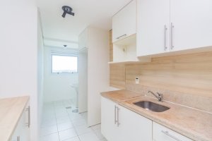 Apartamento com 60m², 2 dormitórios no bairro Três Figueiras em Porto Alegre para Alugar