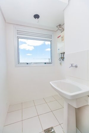 Apartamento com 60m², 2 dormitórios no bairro Três Figueiras em Porto Alegre para Alugar