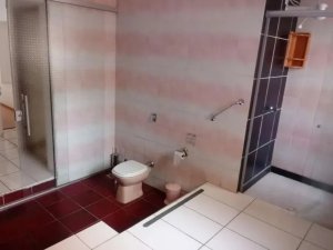 Casa com 300m², 6 dormitórios no bairro Centro Histórico em Porto Alegre para Alugar