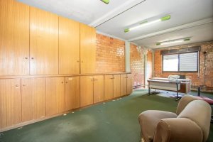 Depósito com 790m² no bairro Jardim Itu em Porto Alegre para Alugar