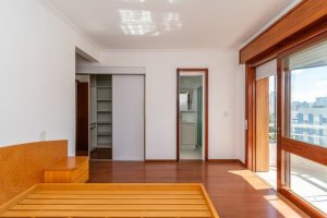 Apartamento com 111m², 2 dormitórios no bairro Menino Deus em Porto Alegre para Alugar
