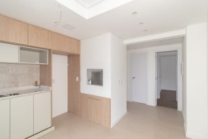 Apartamento com 70m², 2 dormitórios no bairro Moinhos de Vento em Porto Alegre para Alugar