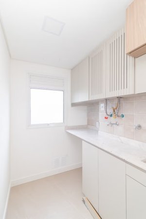 Apartamento com 70m², 2 dormitórios no bairro Moinhos de Vento em Porto Alegre para Alugar