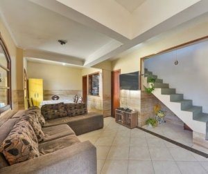 Casa com 210m², 4 dormitórios no bairro Serraria em Porto Alegre para Alugar