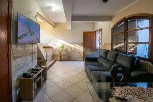 Casa com 210m², 4 dormitórios no bairro Serraria em Porto Alegre para Alugar