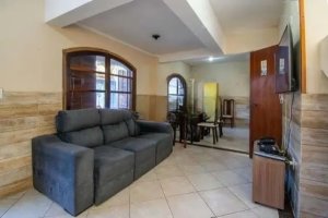 Casa com 210m², 4 dormitórios no bairro Serraria em Porto Alegre para Alugar