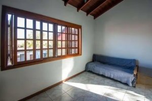 Casa com 210m², 4 dormitórios no bairro Serraria em Porto Alegre para Alugar