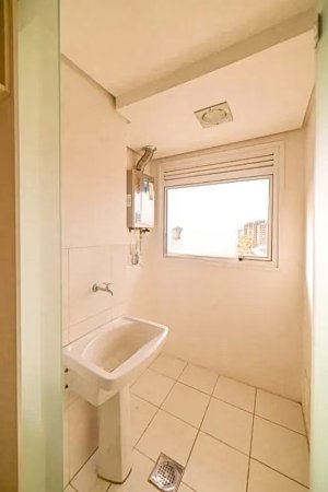 Apartamento com 57m², 1 dormitório no bairro Três Figueiras em Porto Alegre para Alugar