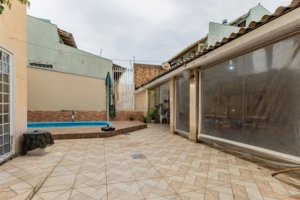 Casa com 228m², 3 dormitórios no bairro Jardim Itu em Porto Alegre para Alugar